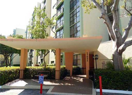 Plaza of the Americas, Sunny Isles