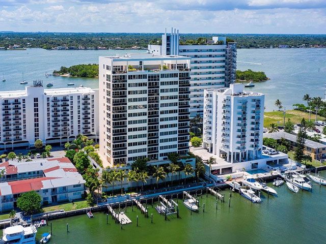 Blue Bay Tower apartments for sale and rent