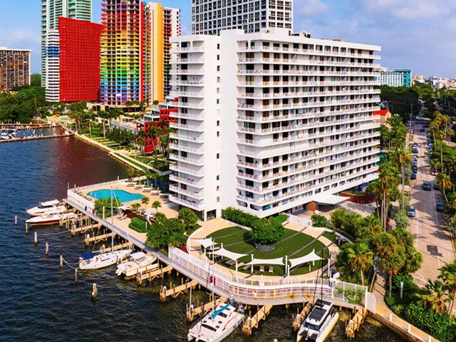 Brickell Harbour apartments for sale and rent