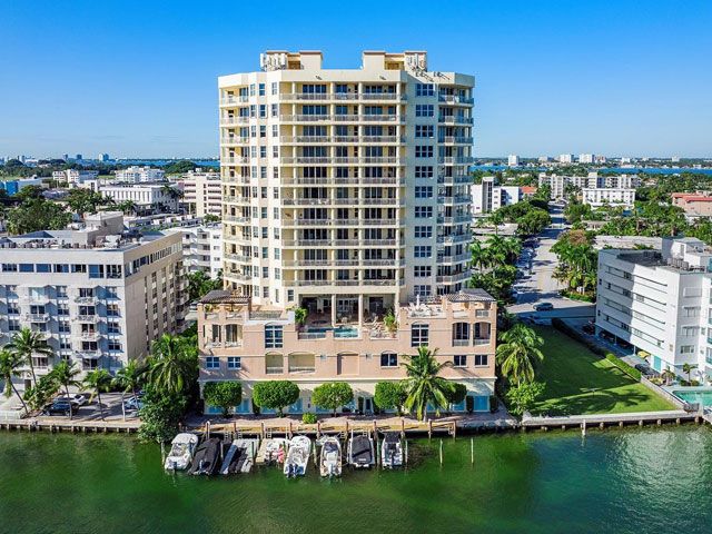 Carroll Walk apartments for sale and rent