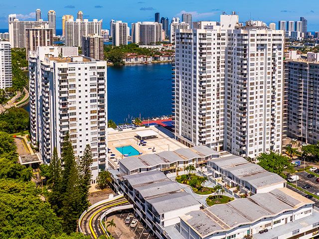 Commodore Plaza apartments for sale and rent