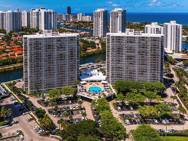 Flamenco apartments for sale and rent