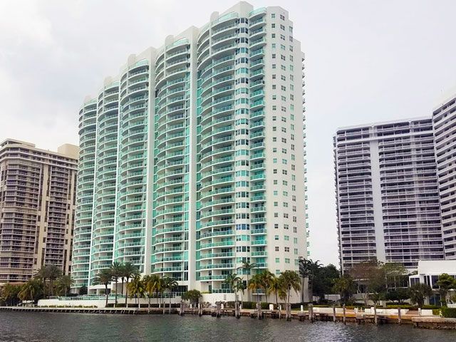 Hamptons South apartments for sale and rent