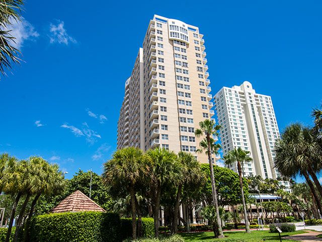 Isola apartments for sale and rent