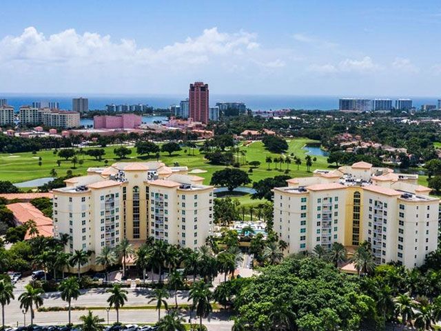 Townsend Place apartments for sale and rent