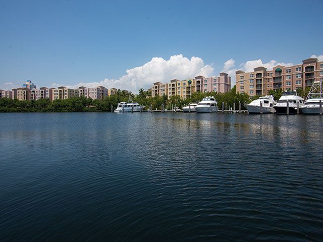 Yacht Club at Aventura apartments for sale and rent