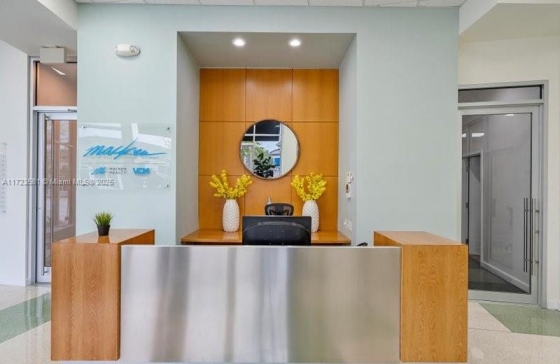 2404  Hollywood Blvd #