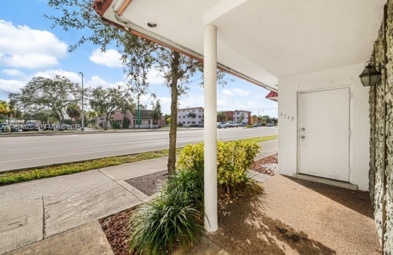 4749  Hollywood Blvd #